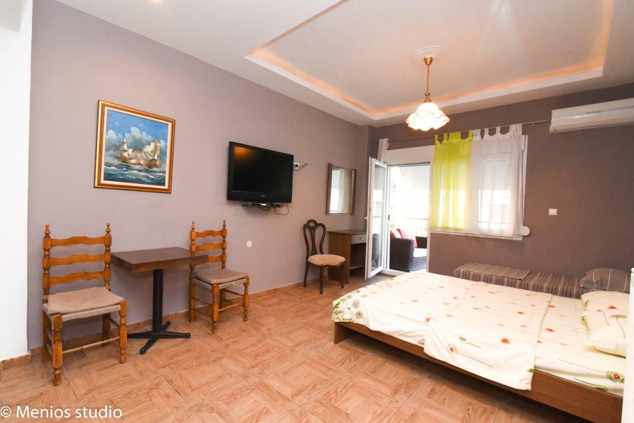 Menios Apartments And Studios Nea Kallikrateia ภายนอก รูปภาพ