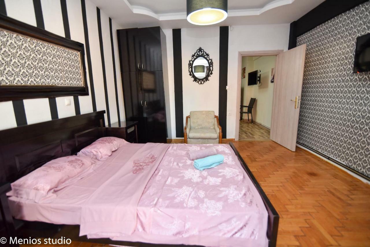 Menios Apartments And Studios Nea Kallikrateia ภายนอก รูปภาพ