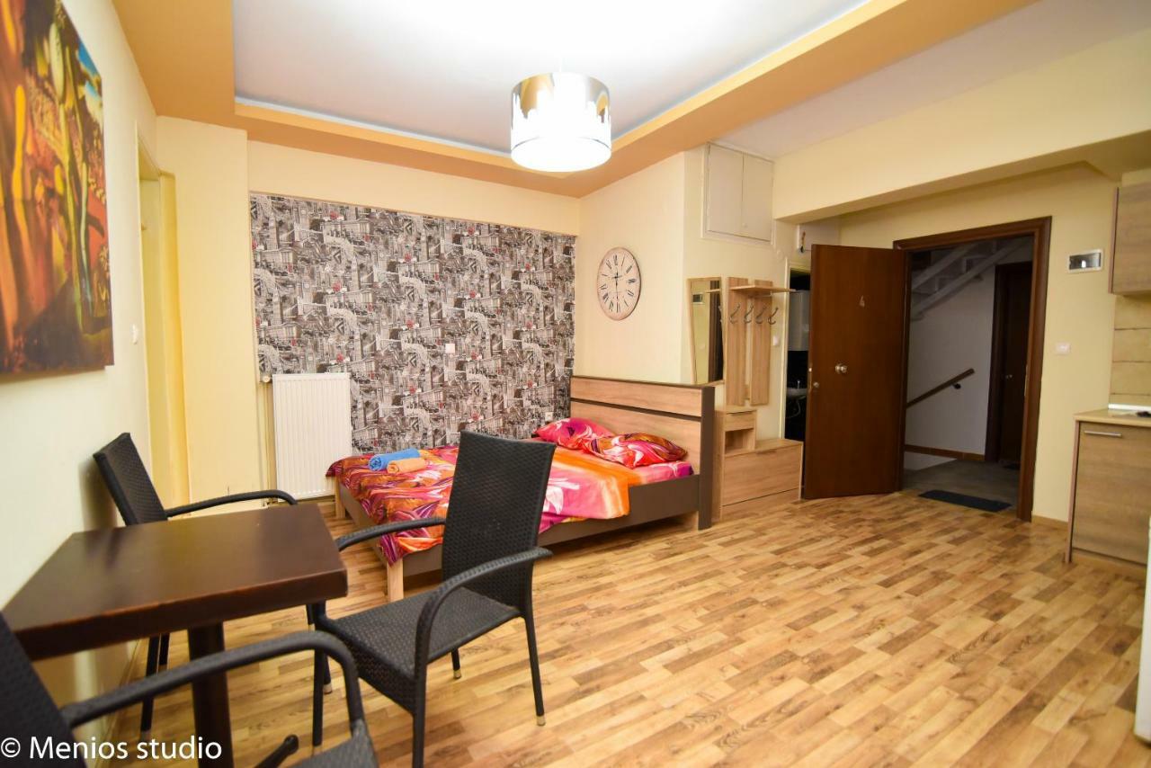 Menios Apartments And Studios Nea Kallikrateia ภายนอก รูปภาพ