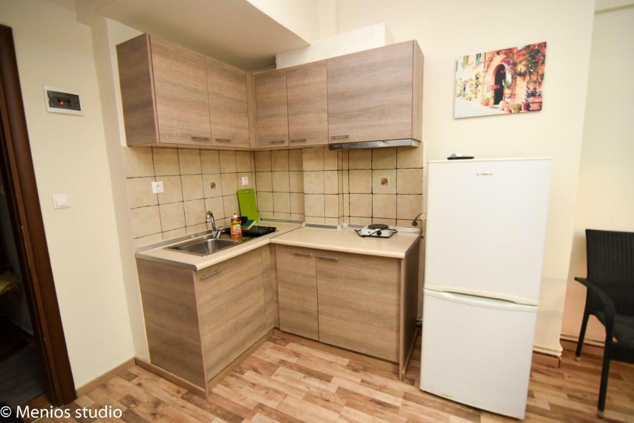 Menios Apartments And Studios Nea Kallikrateia ภายนอก รูปภาพ
