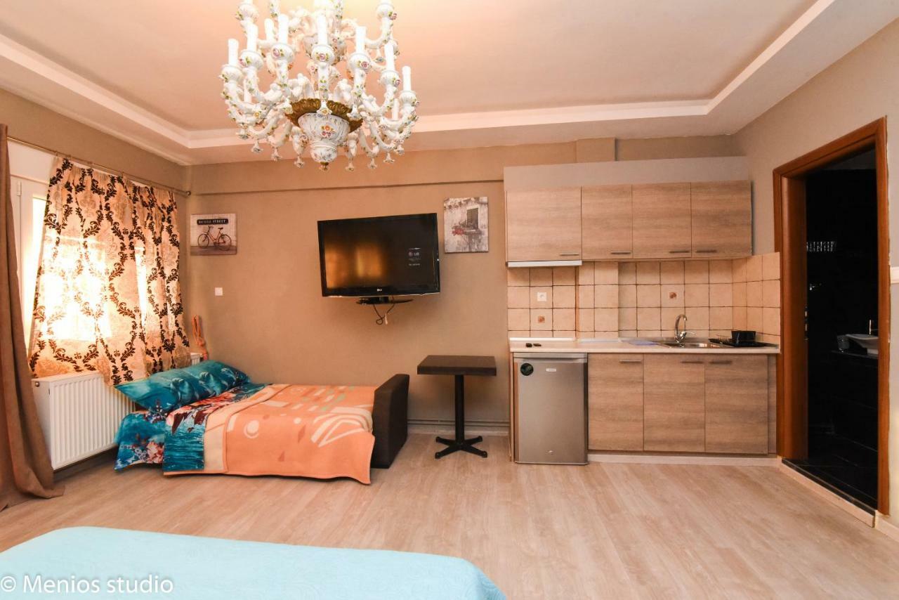 Menios Apartments And Studios Nea Kallikrateia ภายนอก รูปภาพ