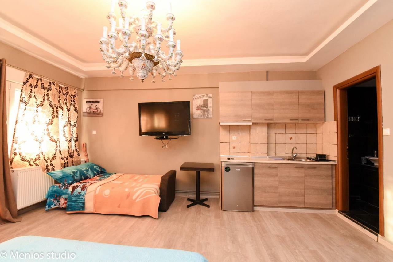 Menios Apartments And Studios Nea Kallikrateia ภายนอก รูปภาพ