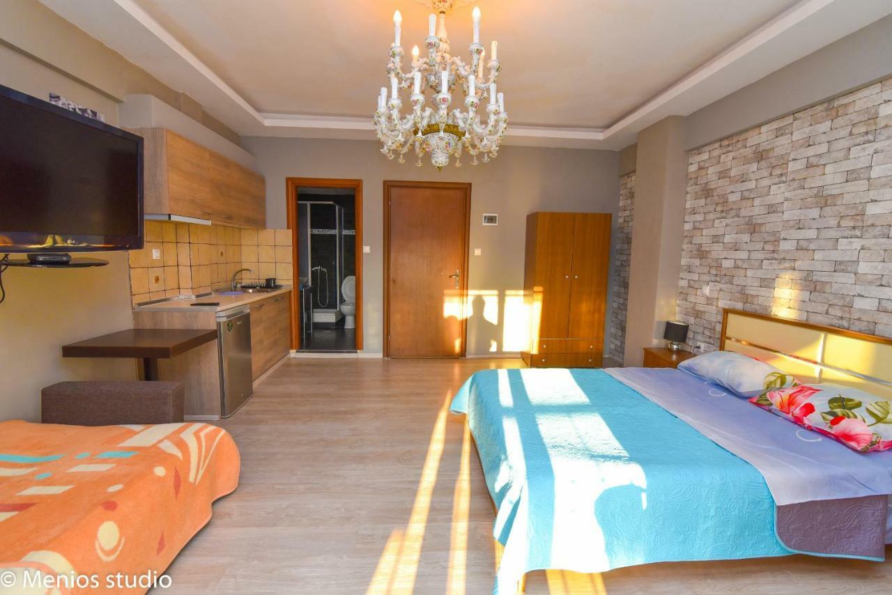 Menios Apartments And Studios Nea Kallikrateia ภายนอก รูปภาพ